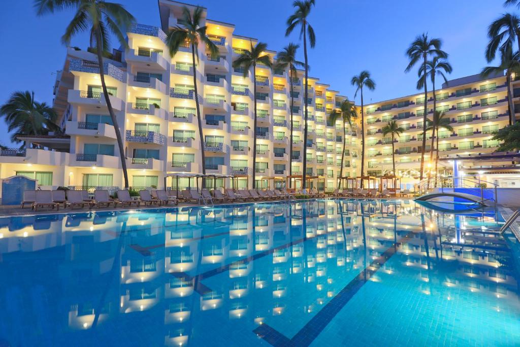 Crown Paradise Golden Puerto Vallarta